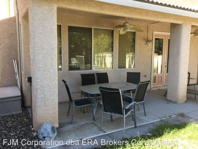 Building Photo - 9800 Del Mar Heights St