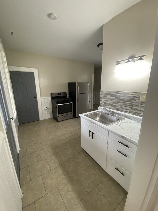 Building Photo - 2403 W. Stafford Apartments, LLC