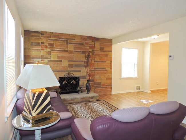 Foto del edificio - Beautifully Renovated 3BR Cape Cod in Shaker Heights – Spacious & Move-In Ready!