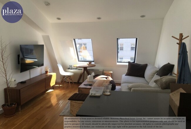 Foto del edificio - 215 E 81st St