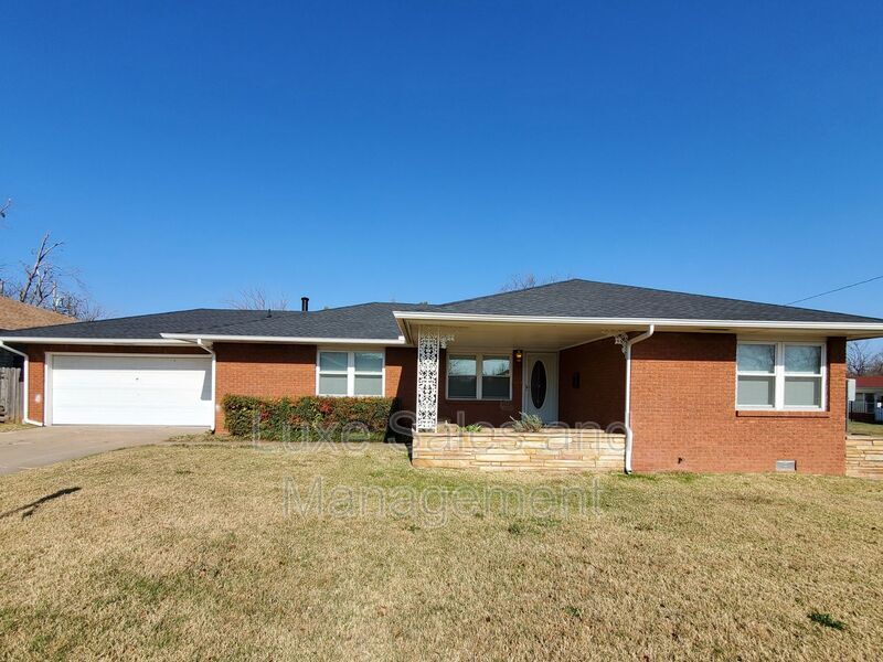 Primary Photo - 425 E Atkinson Dr