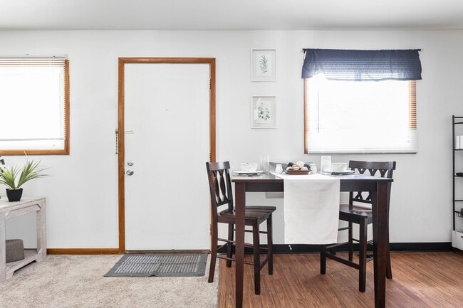 Building Photo - Meadow Park Apartments | Specials Available!