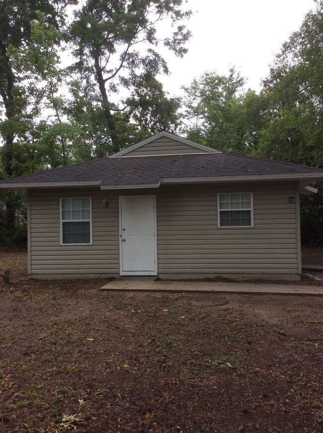Building Photo - 2 Bedroom House in Wakulla Gardens