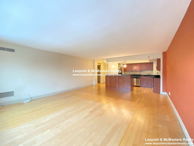 Building Photo - 1618 Beacon St