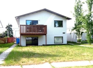 Building Photo - 11229-11102 102 Ave