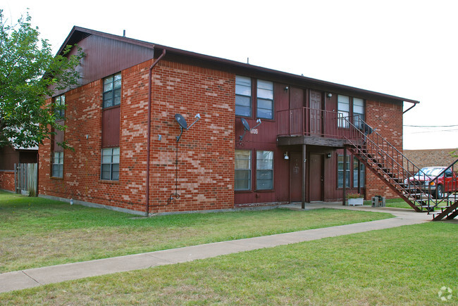 Building Photo - Town West Apartments