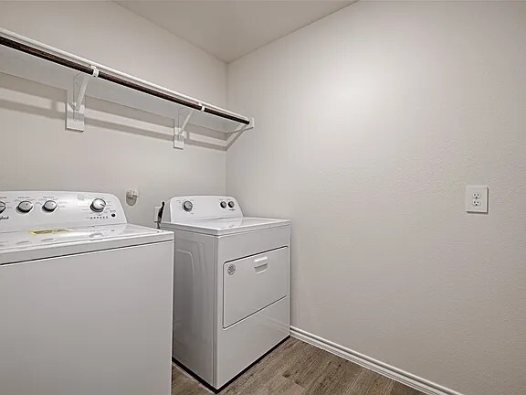 Foto del edificio - 6118 Boardwalk Ln