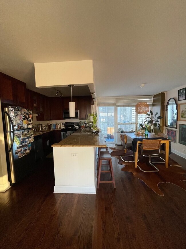 Foto del edificio - 3930 N Pine Grove Ave