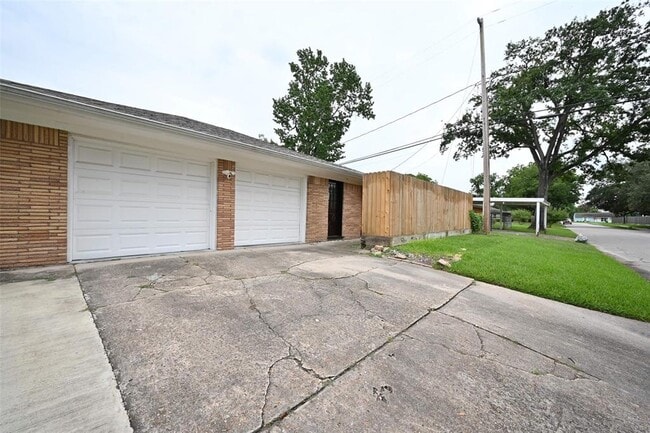 Building Photo - 2127 Lamonte Ln