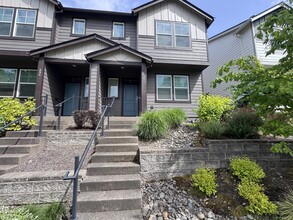 896 N 18th Ave