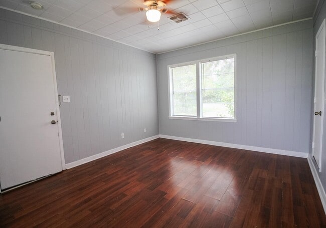Building Photo - 2727 Nelga Rd