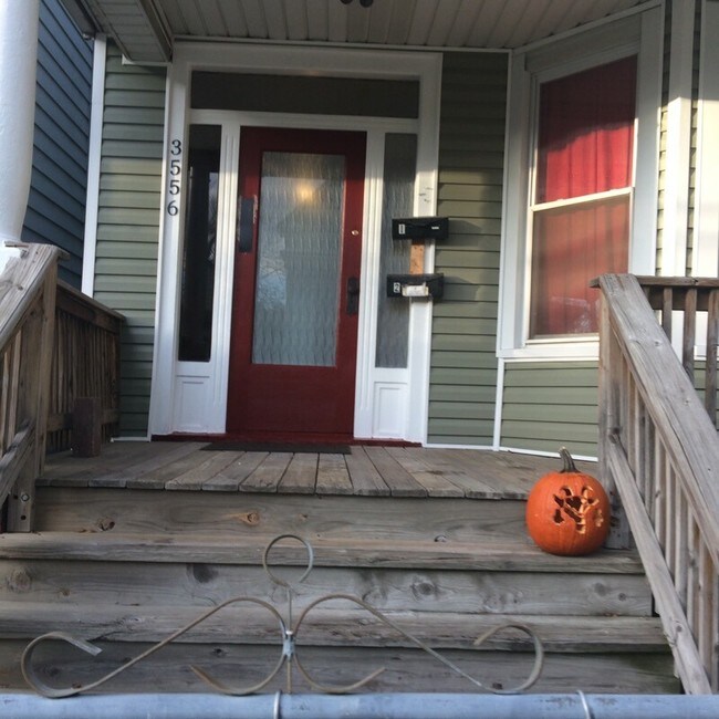 front entrane - 3556 W Medill Ave