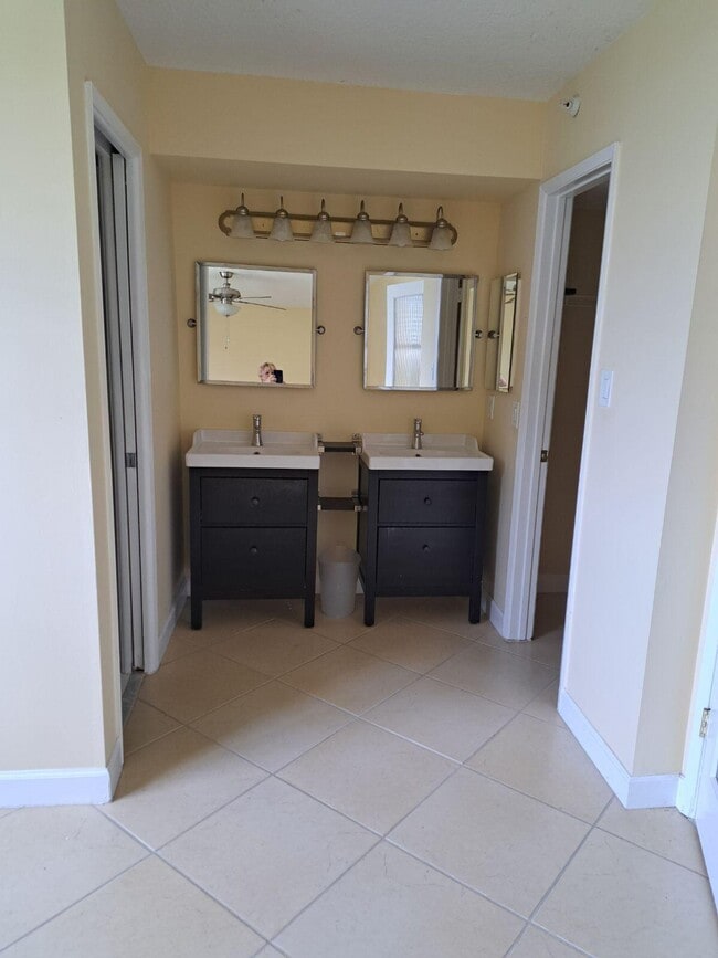 Building Photo - 820 Lavers Cir