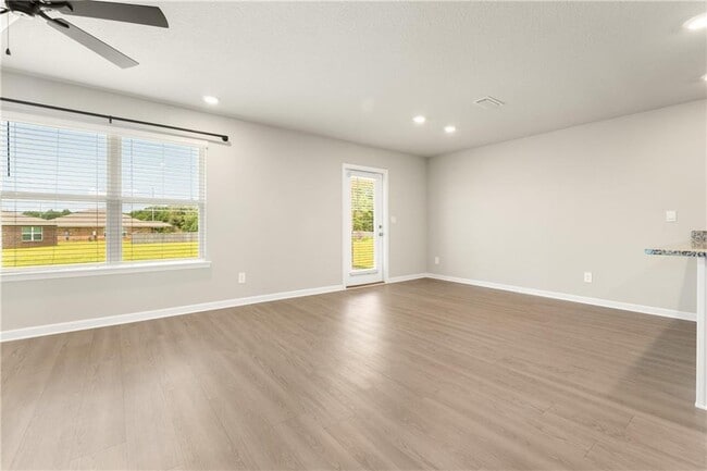 Foto del edificio - 2613 Windmere Dr E