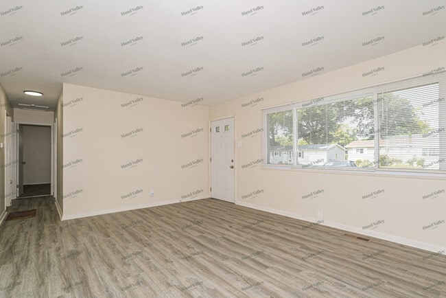 Building Photo - 1290 Acredale Dr