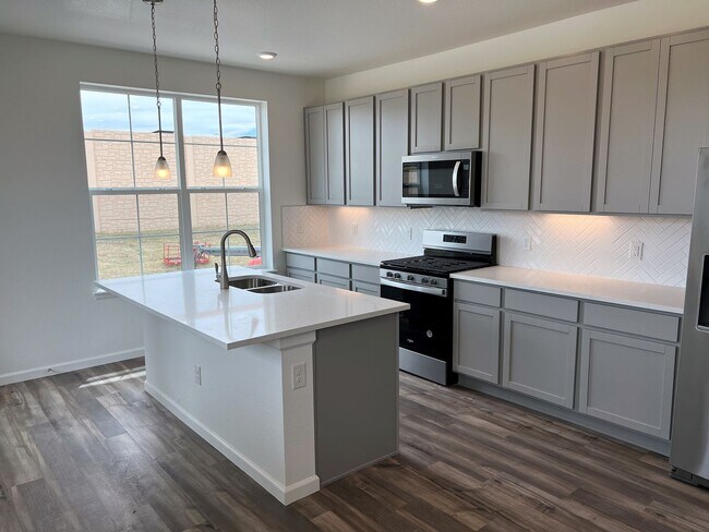 Foto del edificio - Stunning New 4 Bedroom, 3.5 Bath Townhome-...