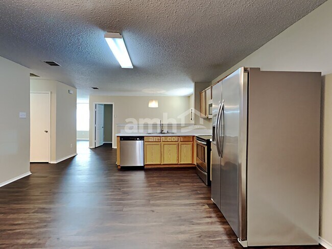 Building Photo - 4716 Waterford Dr