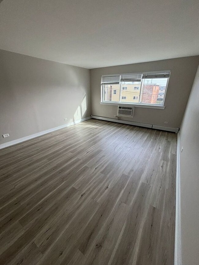 Building Photo - 9612 North Greenwood Ave Unit #2A Des Plai...