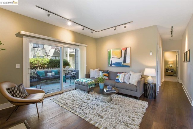 Foto del edificio - 119 Shoreline Ct