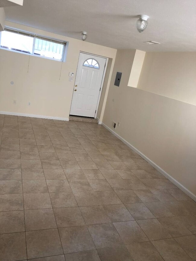 Building Photo - 571 Wilson Ave