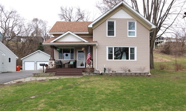 Primary Photo - 301 E Lake St
