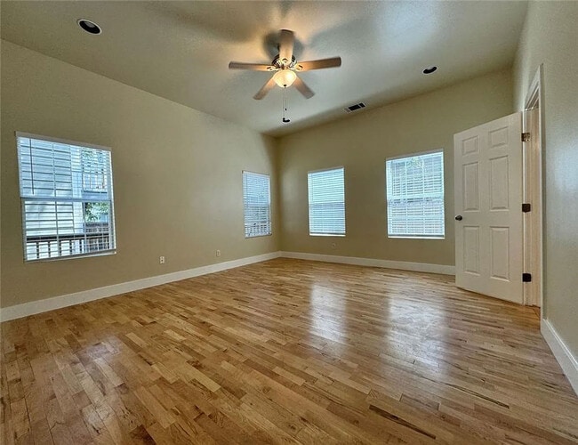 Foto del edificio - 5405 Evans Ave