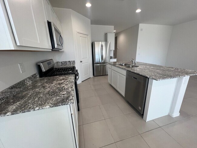 Building Photo - 15645 W Desert Hollow Dr