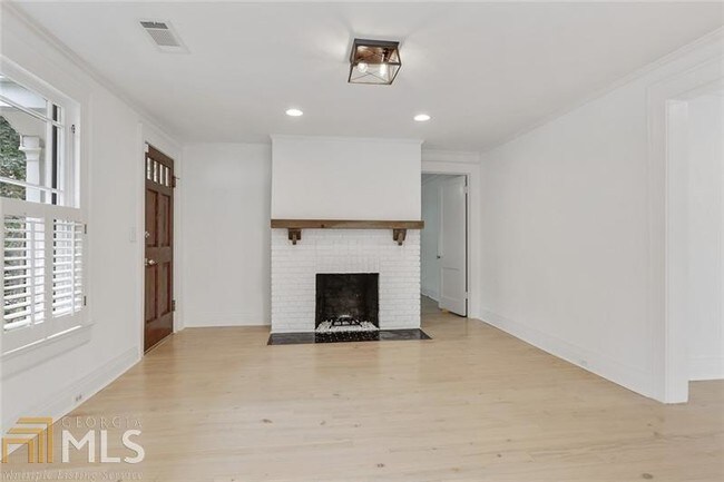 Building Photo - 2512 Brookwood Dr NE