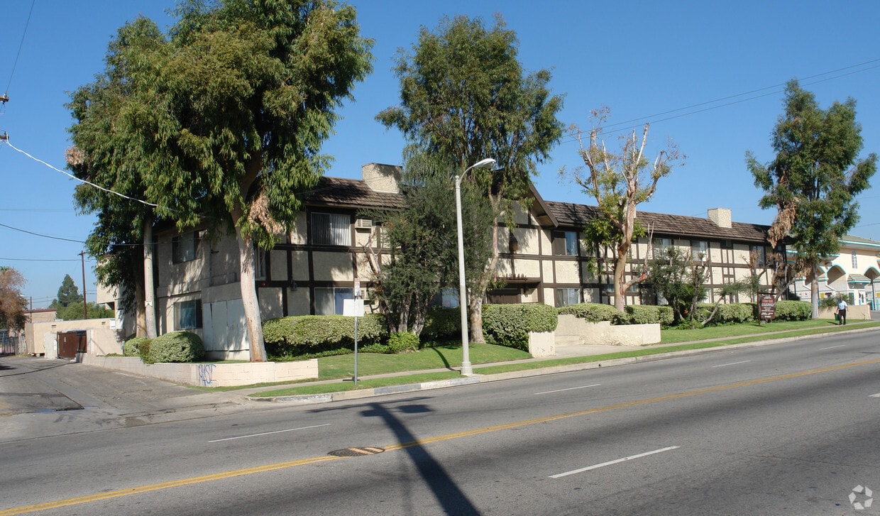 Primary Photo - 13849 Chase St
