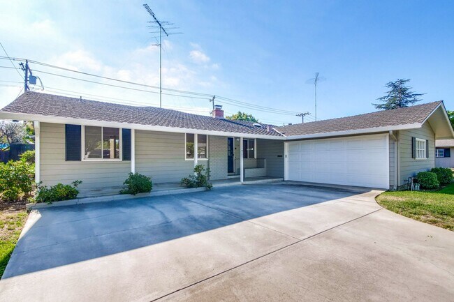 Building Photo - 1534 Crespi Dr
