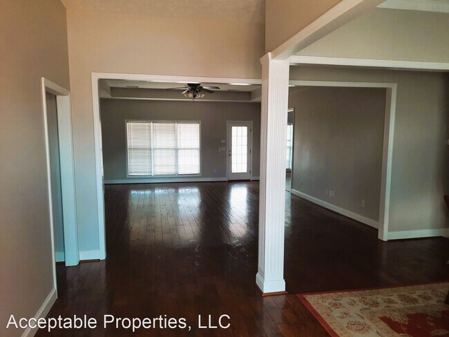 Building Photo - 3 br, 2 bath House - 5027 Summit Dr.