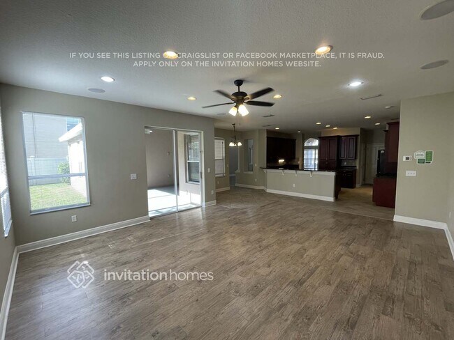 Building Photo - 1845 Beaconsfield Dr