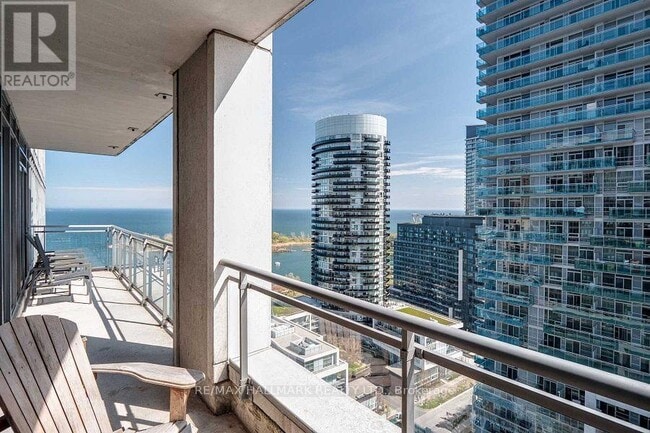 Building Photo - 1-2121-2121 Lake Shore Blvd W