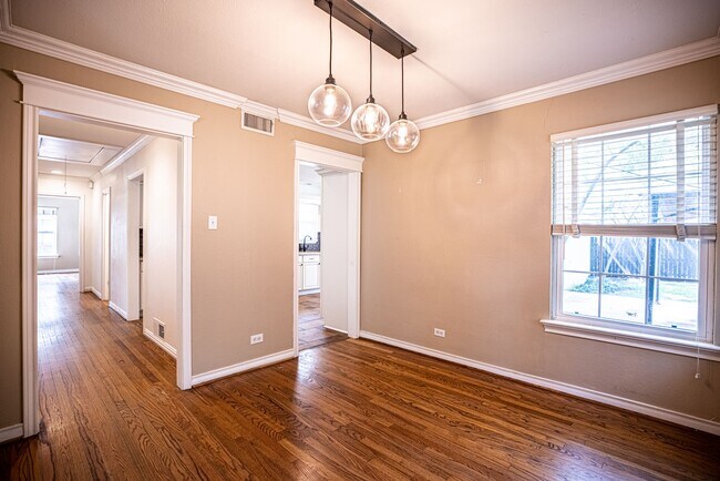 Building Photo - 9857 Mixon Dr