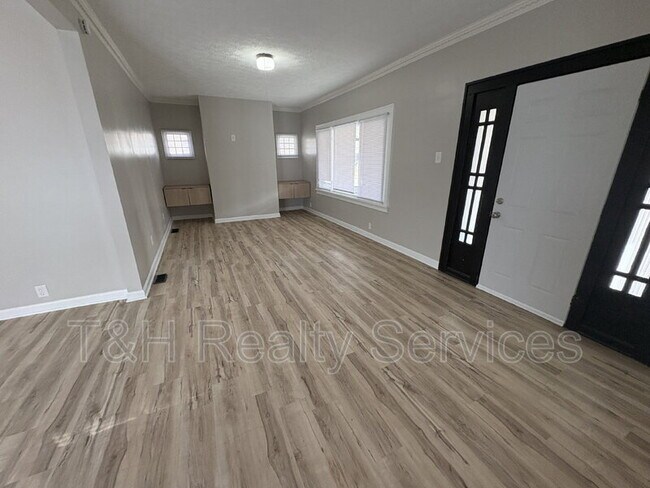 Foto del edificio - 744 Wallace Ave