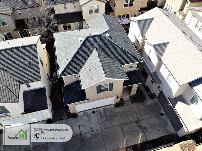 Building Photo - 2333 La Villa - Beautiful Town Home in Sha...