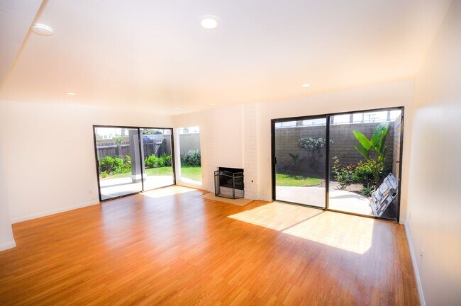 Foto del edificio - Coronado Cays 4 bd/2.5 ba home in Bahama Village