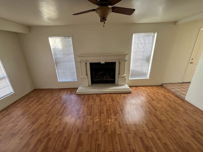 Foto del edificio - Lovely 4 Bedroom 2 Bath Home on Southwest ...