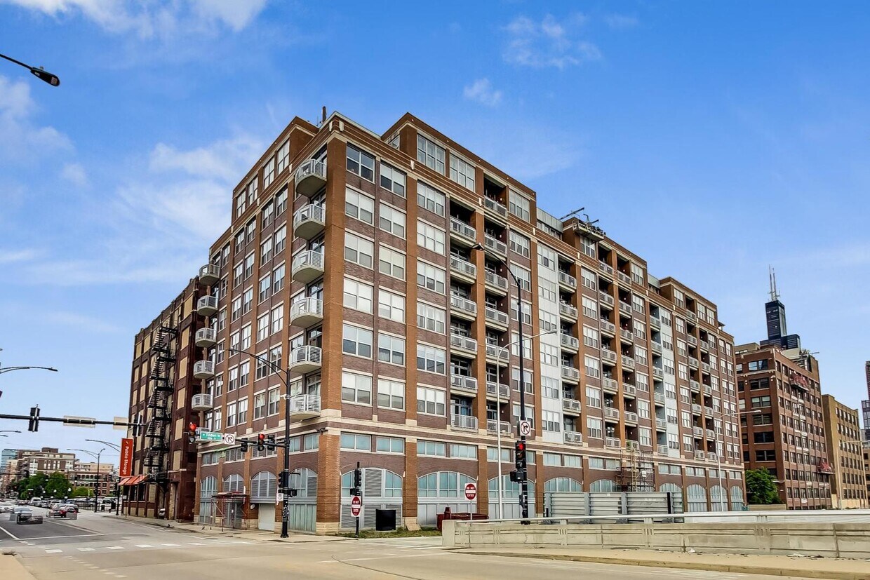 Foto principal - 933 W Van Buren St