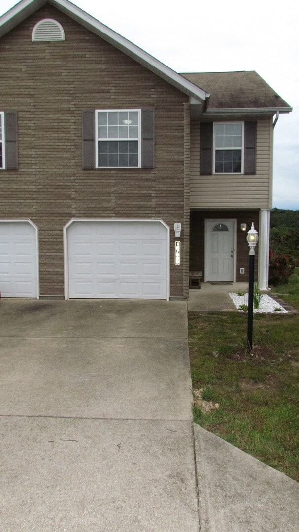 Building Photo - 16758 Huntington Ln