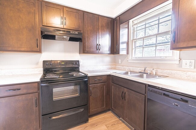 Building Photo - 718 Ranch Hill Dr