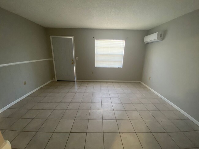 Foto del edificio - 2 Bedroom 1 Bath Duplex in Lakeland for RENT!