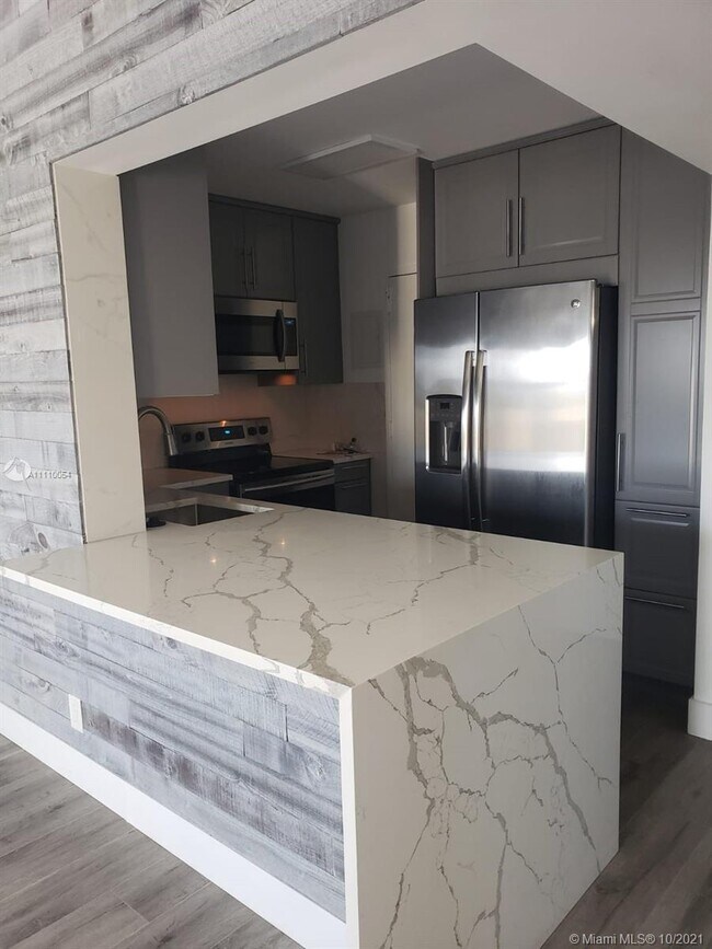 Foto del edificio - 401 Golden Isles Dr