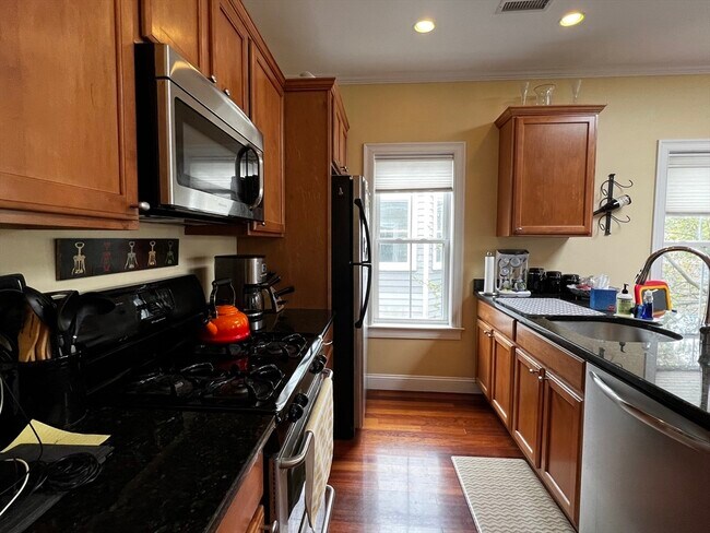 Building Photo - 35 Magnolia Ave