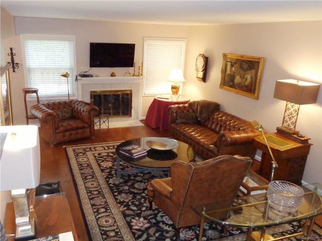 Building Photo - 1848 Brentwood Dr