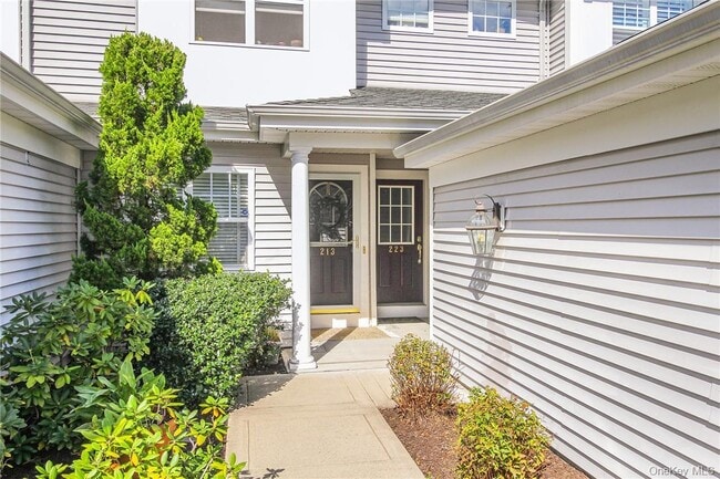 Building Photo - 213 Waterside Close