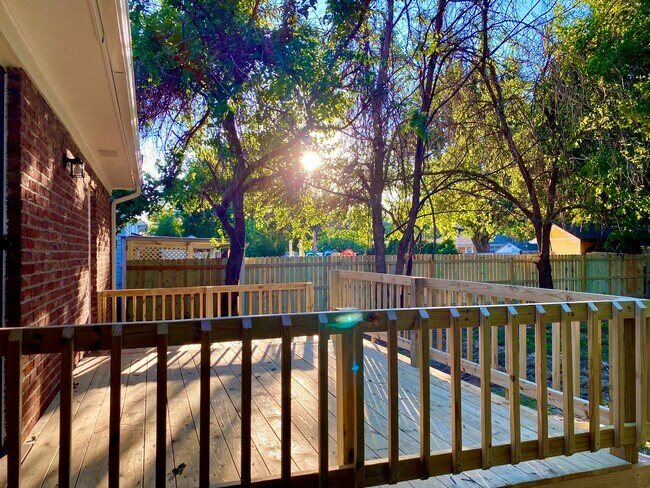 Foto del edificio - 8003 Broadfern Dr