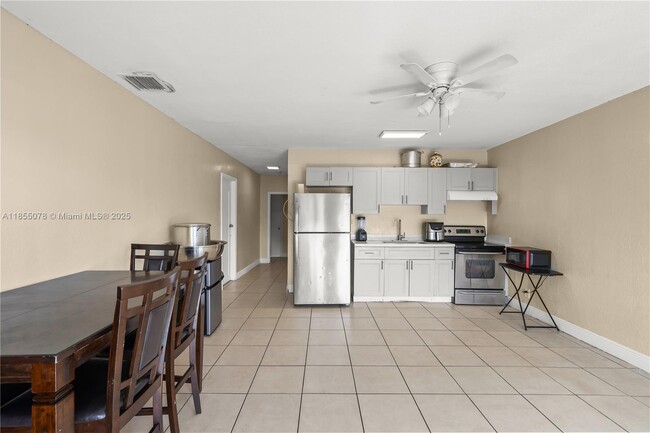 Foto del edificio - 538 NW 18th Ave
