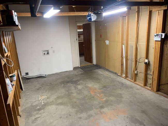 Building Photo - Single Family Home Close to UNM and Knob Hill