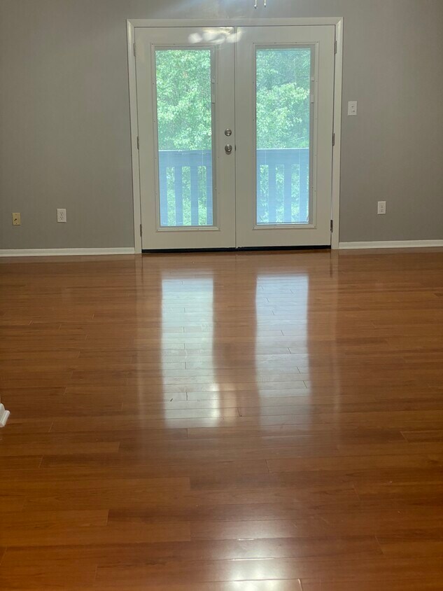 Living Room - 1002 Woodland Vlg